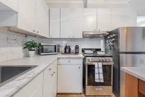 Cozy 1BR Toronto Stay Near Transit & Dining - Image 5