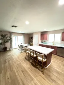 Beautiful 5 BR+3 BA home w/AC and Wifi - Image 2