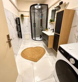 Merlebach • Spacious 2BR • 3 Beds • A/C - Image 5