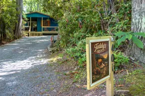 ”Teddy's Rest”: Cozy Wooded Cottage in Land Harbor - Image 4