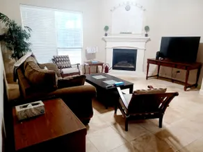 Spacious Home with Multiple Living Areas - Image 5
