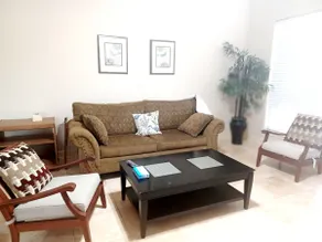 Spacious Home with Multiple Living Areas - Image 4