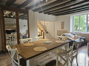 Country house with a 1700 m² wooded park - Image 3