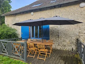 Country house with a 1700 m² wooded park - Image 2
