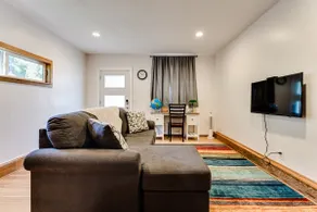 Cozy Loft Guesthouse • 10 Min to Autzen - Image 3