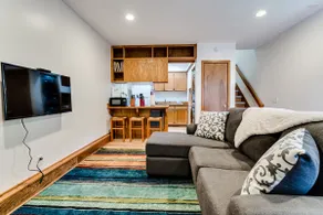 Cozy Loft Guesthouse • 10 Min to Autzen - Image 5