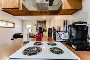 Cozy Loft Guesthouse • 10 Min to Autzen - Image 4