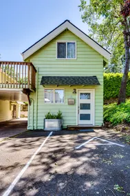 Cozy Loft Guesthouse • 10 Min to Autzen - Image 2