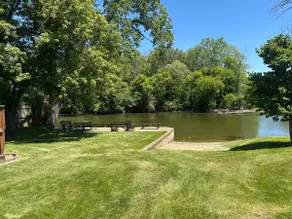 Cute house on the river - Image 5