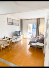 3-Zimmer-Wohnung mit Terrasse, Pool, Parkplatz und Klimaanlage in Llançà - Image 3