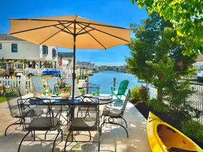 Sunset Lagoon Retreat-Waterfront views & kayaks - Image 4