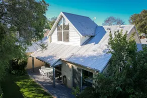 Beachside Villa Retreat - Resort Style Quindalup - Image 2