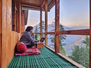 Traditional Kathkuni House with Panoramic Views - Image 2