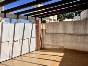 Casa com Jardim e Piscina Privativa - Image 2