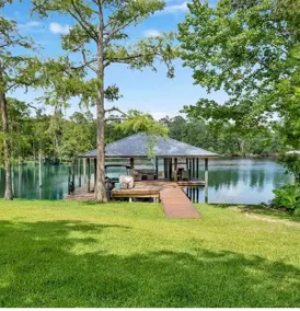 Riverfront Getaway for 16 w/ Boathouse & Launch - Image 2