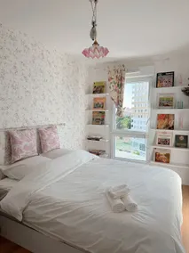Charming French Vintage Apartment with Balcony, 2 Bedrooms, 1 Min to Metro Line 4, 20 Min to Notre-Dame - Image 2