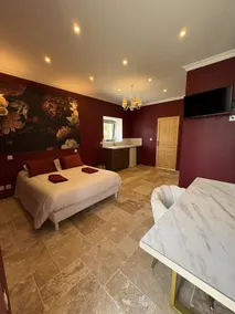 Les Écuries Apartment - Image 2