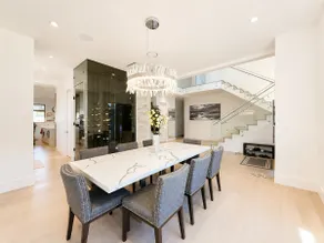 Luxurious 3BR/2.5 Bath Entire Home 3000sq ft - Image 2