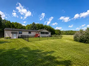 Trailside Cabin/Pet Friendly/Fire Pit/ Fenced Yard - Image 2