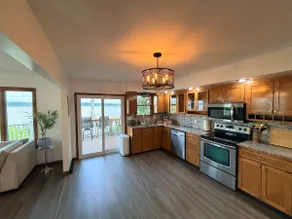 Sweetwater Retreat – Breathtaking Waterfront Views - Image 3