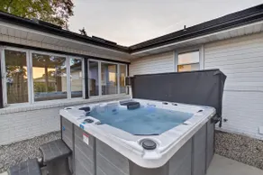 Farmland Retreat, Mins to Sight & Sound, Hottub - Image 5