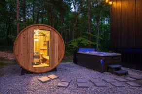 The Blackbird Tiny Home|Hot Tub, Sauna&PetFriendly - Image 2