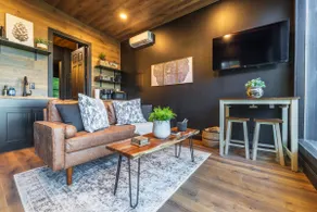 The Blackbird Tiny Home|Hot Tub, Sauna&PetFriendly - Image 4
