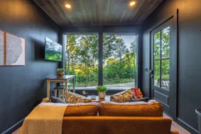The Blackbird Tiny Home|Hot Tub, Sauna&PetFriendly - Image 3