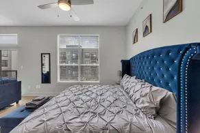 Comfy King Suite (Downtown) - Image 4