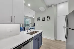 Comfy King Suite (Downtown) - Image 5