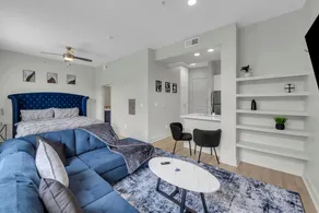Comfy King Suite (Downtown) - Image 3