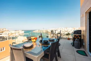 Luxury Panoramic Penthouse | Jacuzzi | Sea View - Image 4