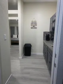 Modern suite with free parking/private entrance - Image 4