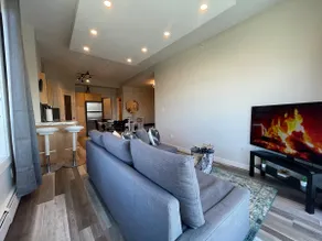 Sub Penthouse | Balcony | Parking | Gym | 940 Mbps - Image 3