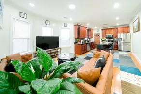FREE Parking & Renovated 4BR 2BA Boston/Airport - Image 2