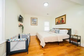 FREE Parking & Renovated 4BR 2BA Boston/Airport - Image 4