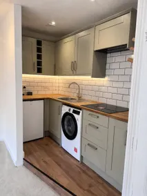 Historic High St Flat with Peaceful Garden Retreat - Image 4