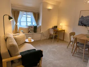 Historic High St Flat with Peaceful Garden Retreat - Image 2
