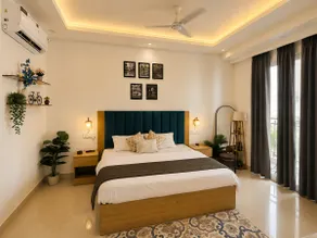 Prema Stays Luxury Studio with Balcony - Image 2