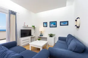 Frontline Beach Apartment - Image 3