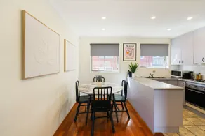 Bondi 2BR Pool Free Parking 10 Min to Beach - Image 2