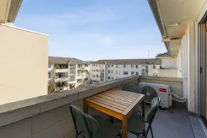 Bondi 2BR Pool Free Parking 10 Min to Beach - Image 3