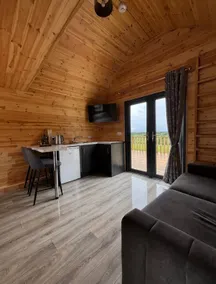 Glamorous glamping pod with stunning views - Image 2