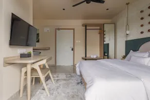 Asw304: Private Studio w Balcony nr Noble Hospital - Image 4