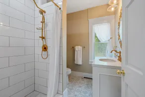 Heaton's Haven Suite B - Image 1