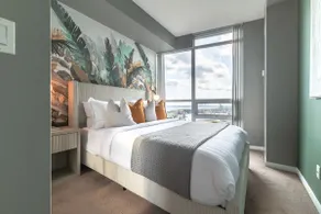 Chic Fort York Haven Lake Views & City Pulse - Image 2