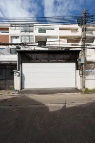 4BR House|Private Elevator |1 KM to MRT Huai Kwang - Image 3