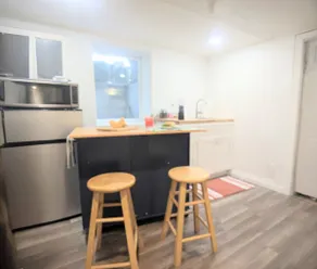Five minutes from airport! Private bungalow suite - Image 3