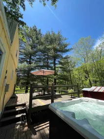 Charming Creekside Villa with Hot tub - Image 3