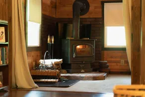 Charming Creekside Villa with Hot tub - Image 5